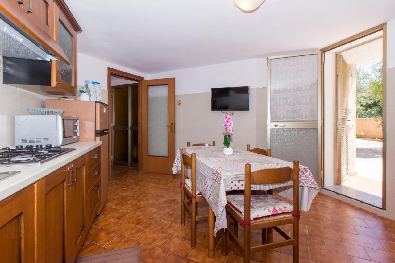 Appartamenti In Villa Con Ampio Giardino Esterno Posada  Zewnętrze zdjęcie