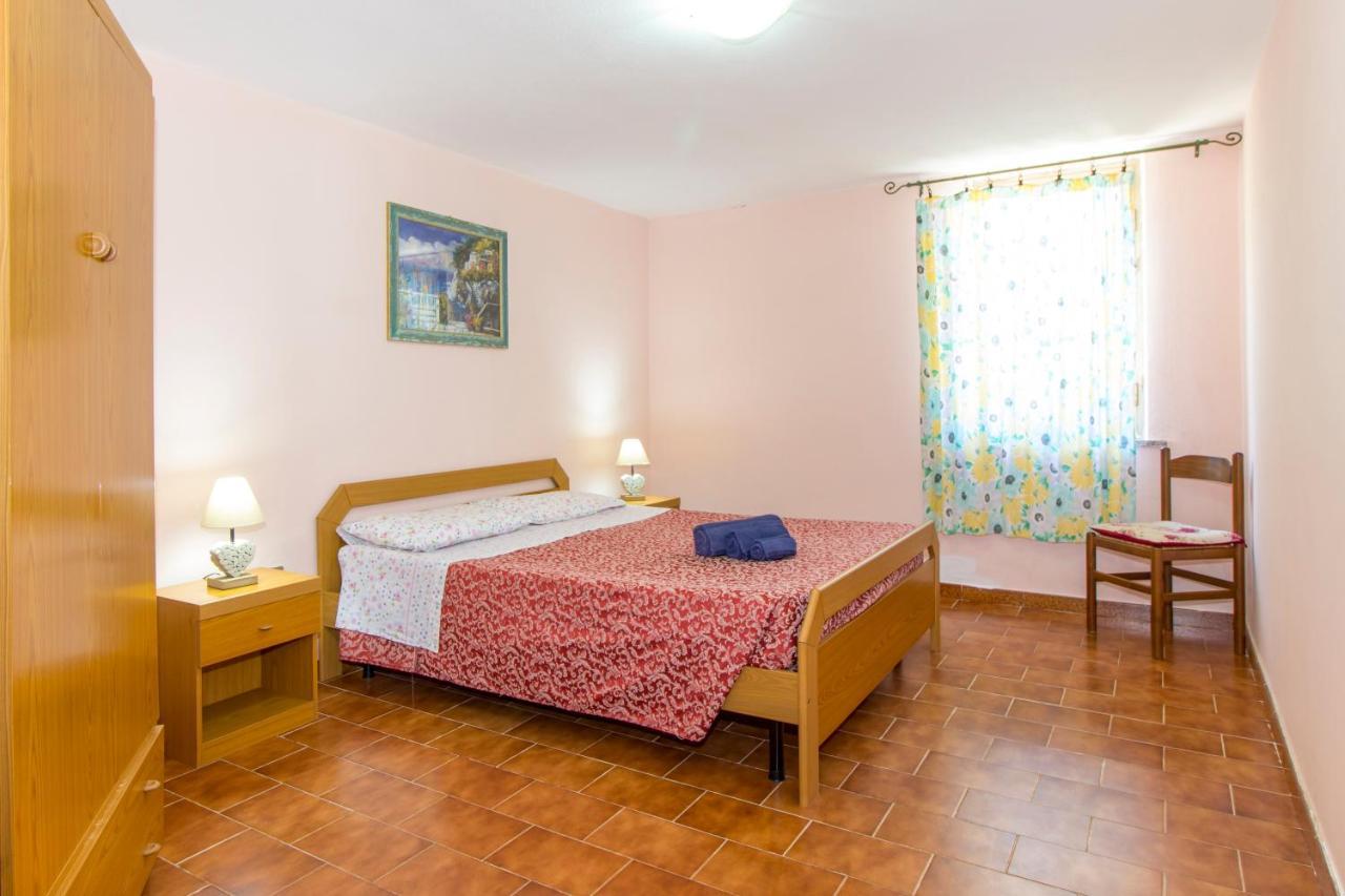 Appartamenti In Villa Con Ampio Giardino Esterno Posada  Zewnętrze zdjęcie