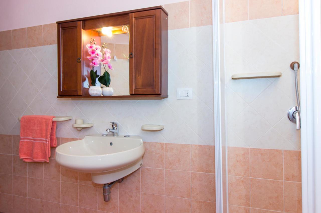 Appartamenti In Villa Con Ampio Giardino Esterno Posada  Zewnętrze zdjęcie