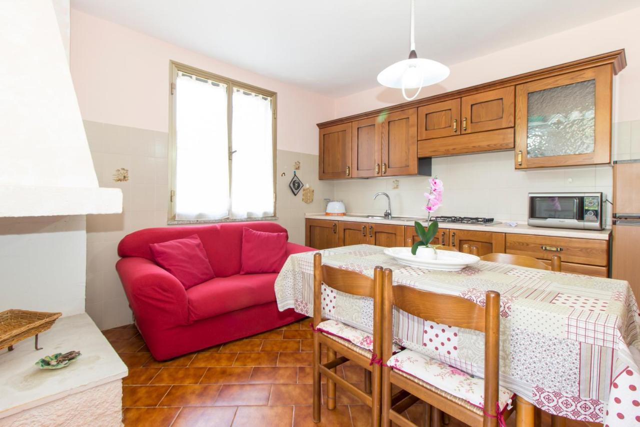 Appartamenti In Villa Con Ampio Giardino Esterno Posada  Zewnętrze zdjęcie