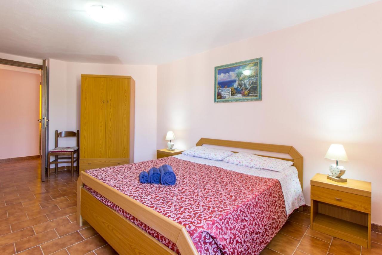 Appartamenti In Villa Con Ampio Giardino Esterno Posada  Zewnętrze zdjęcie