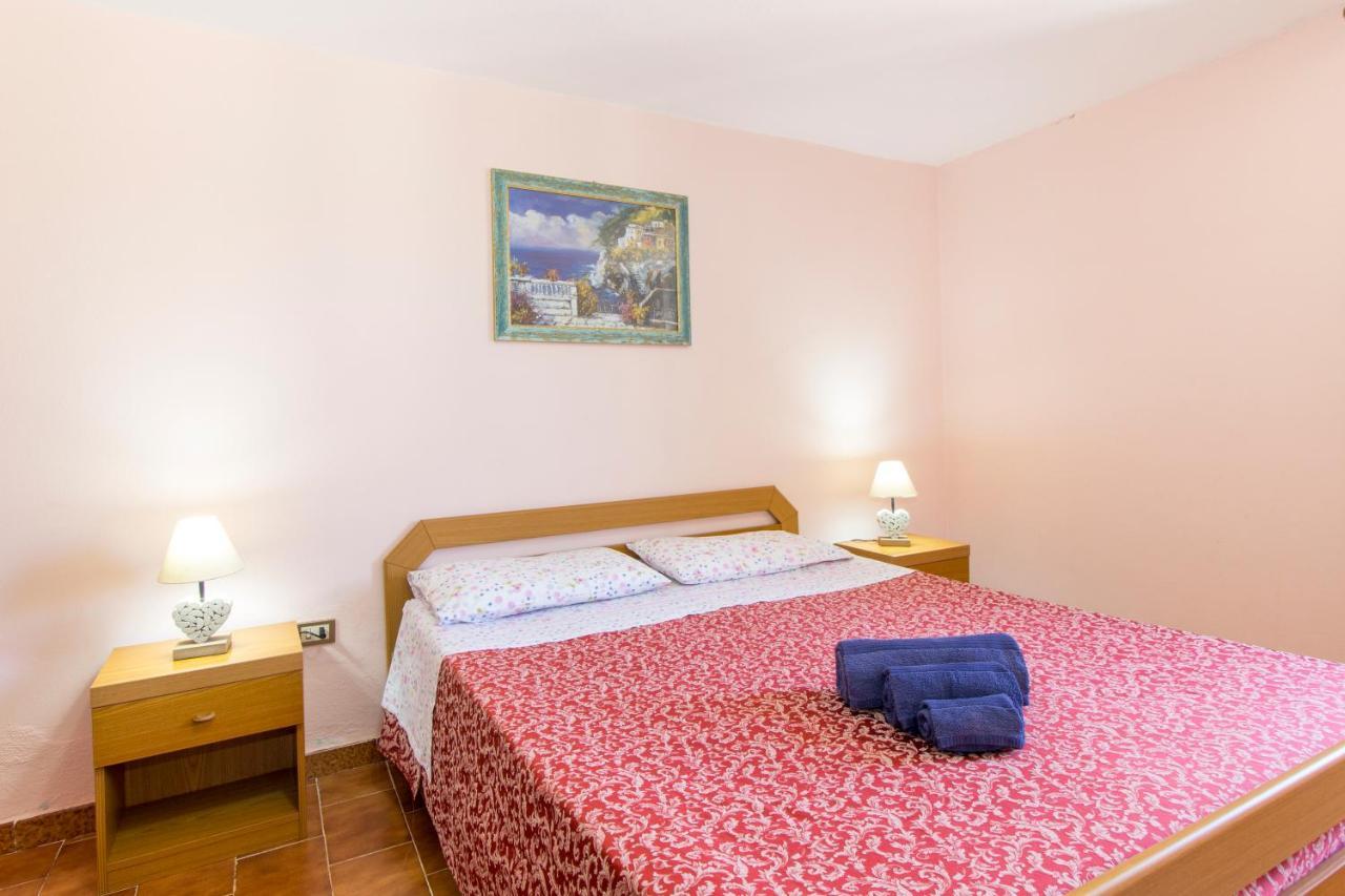 Appartamenti In Villa Con Ampio Giardino Esterno Posada  Zewnętrze zdjęcie