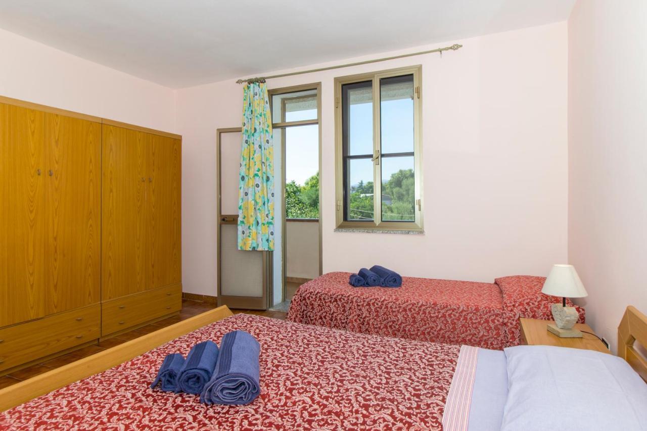 Appartamenti In Villa Con Ampio Giardino Esterno Posada  Zewnętrze zdjęcie