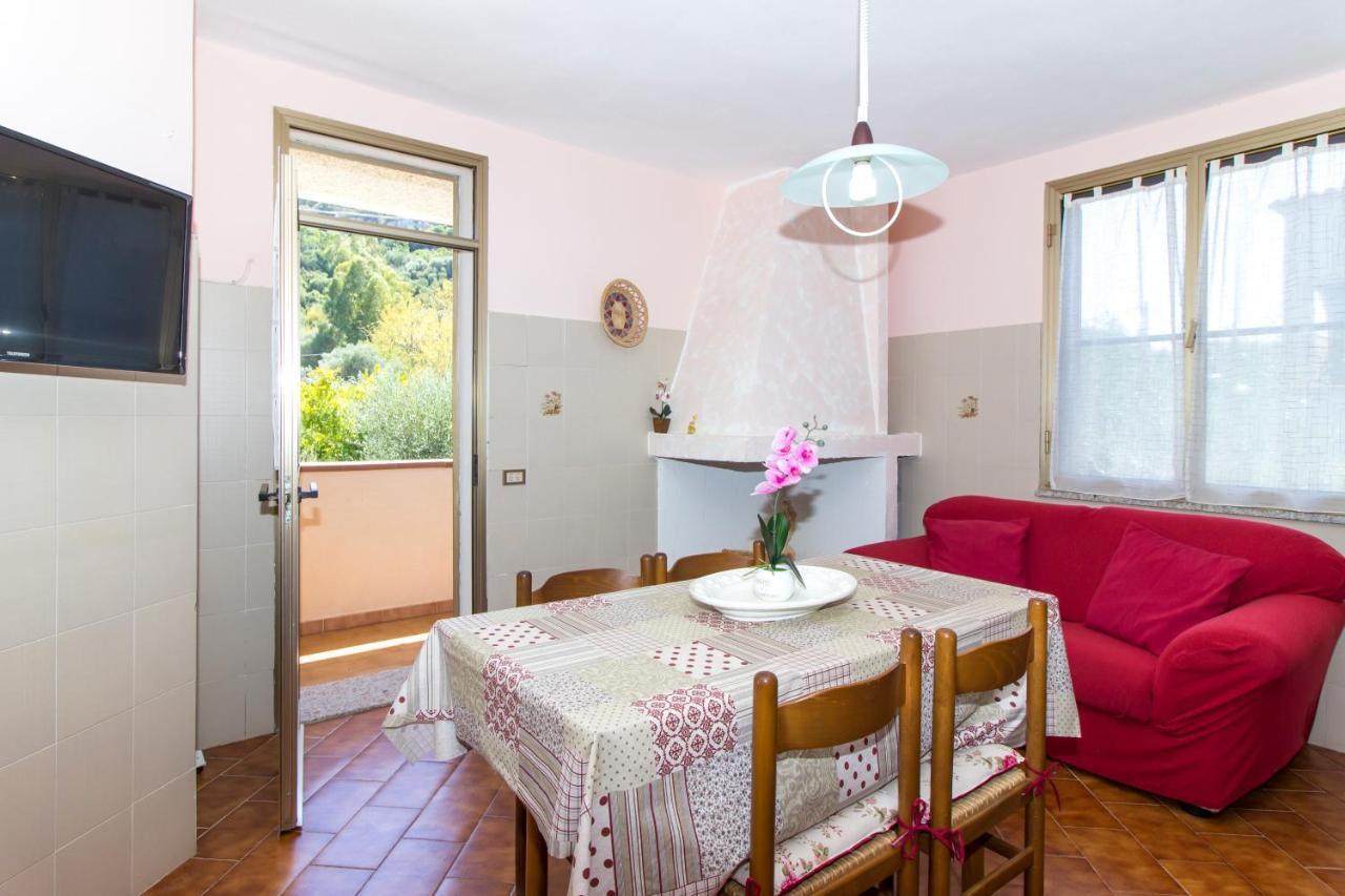 Appartamenti In Villa Con Ampio Giardino Esterno Posada  Zewnętrze zdjęcie